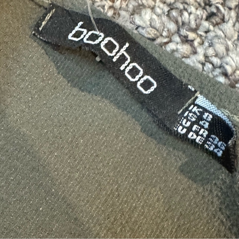 NWT Boohoo Olive Green Flared Sleeve Blouse - Picture 5 of 9